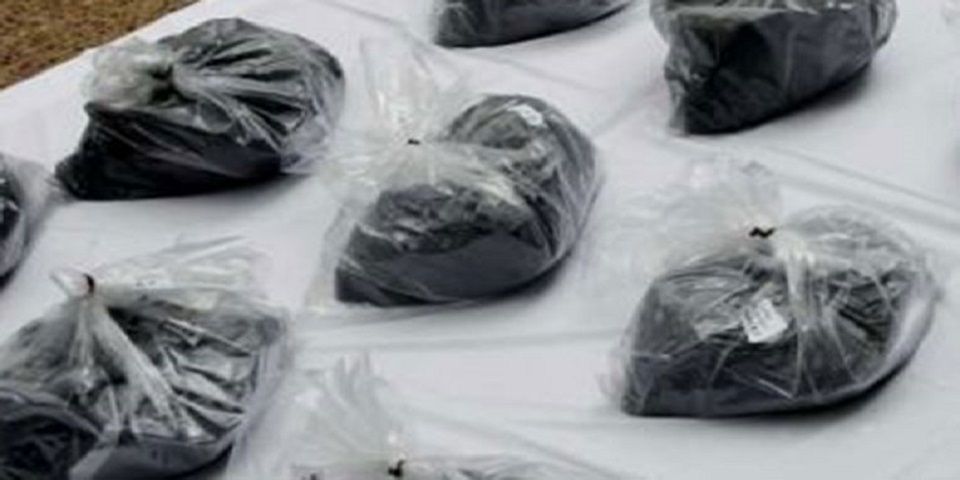 Detienen a mexicana con cocaína en implantes mamarios