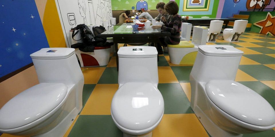 Causa furor cafetería inspirada en baños en Rusia