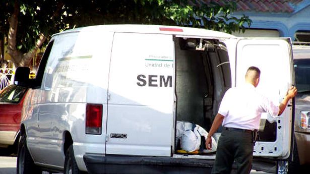 Encuentran cuerpo de hombre en Avenida Central - DOS-CADAVERES