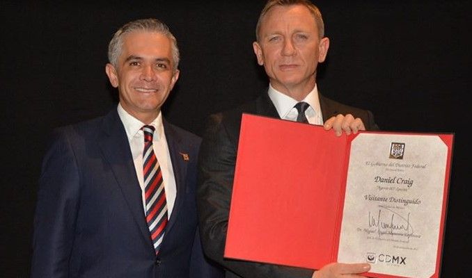 Reconocen a Daniel Craig como visitante distinguido