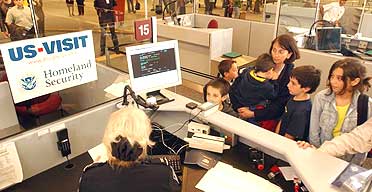 EEUU endurecerá reglas a visitantes que no requieren visa