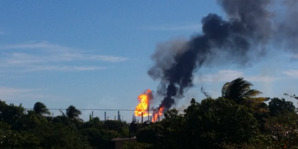 Al menos 41 heridos por explosión en refinería de Pemex