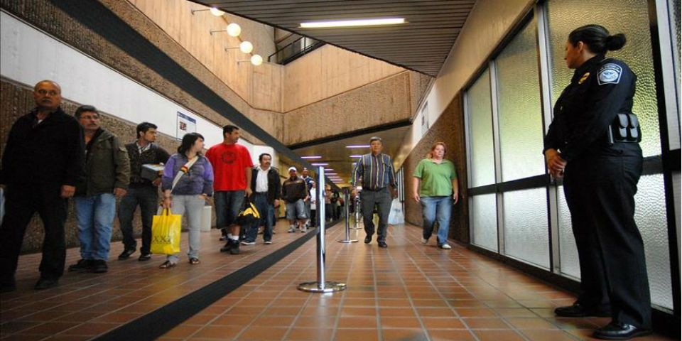 Mujer da a luz en la garita de San Ysidro