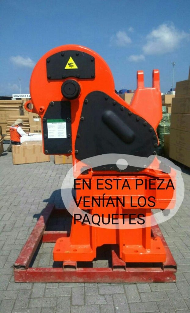 Hallan 250 mil dólares escondidos en maquinaria - IMG-20151114-WA0009-622x1024