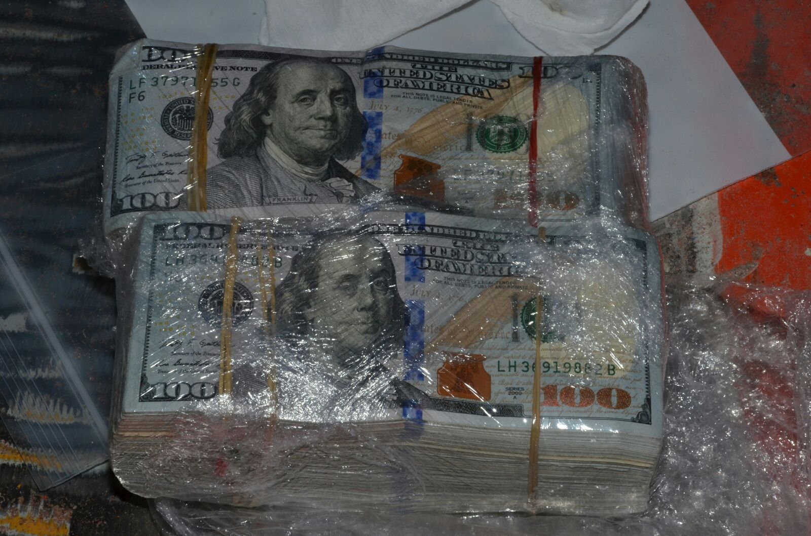 Hallan 250 mil dólares escondidos en maquinaria