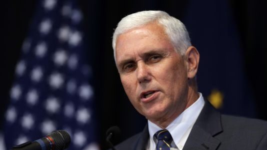 Mike Pence contrata a abogado privado por investigación sobre Rusia