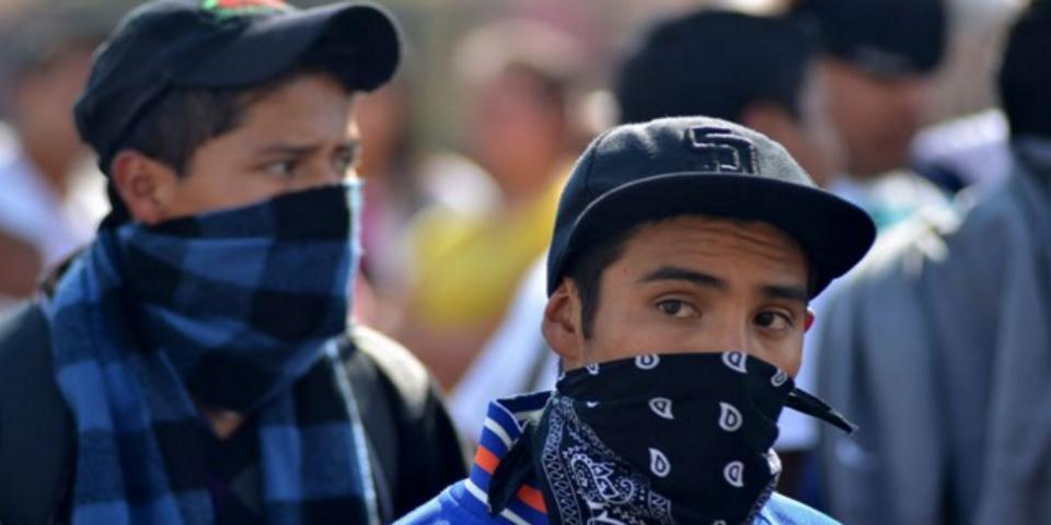 Pagan fianza normalistas acusados de robo