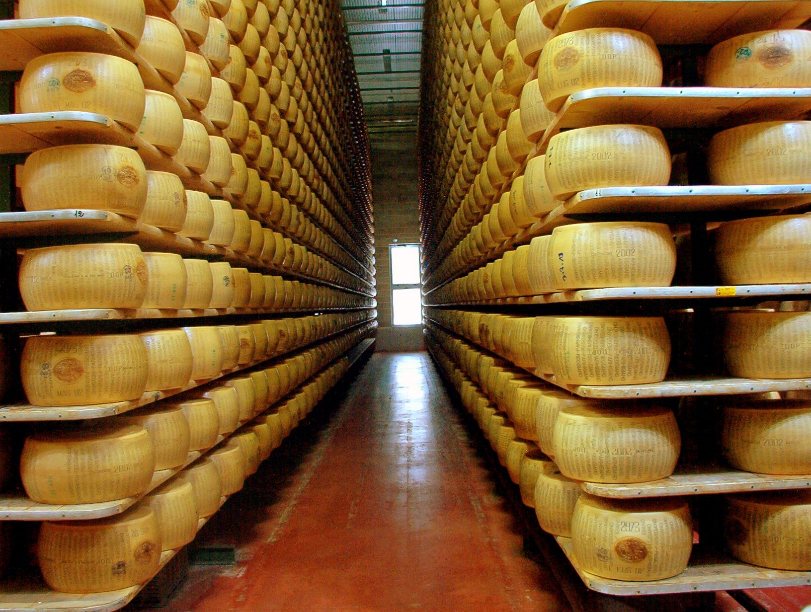 ¿Qué es el queso Parmigiano Reggiano? - Parmigiano_reggiano_factory