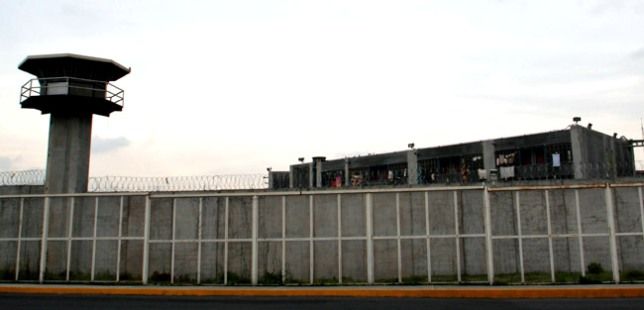 Balean a tres custodios de Santa Martha Acatitla, uno muere - Penal-santa-martha