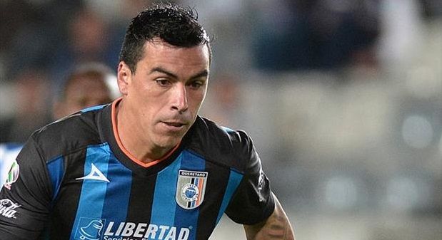 Detienen a delantero Esteban Paredes por comprar televisiones robados