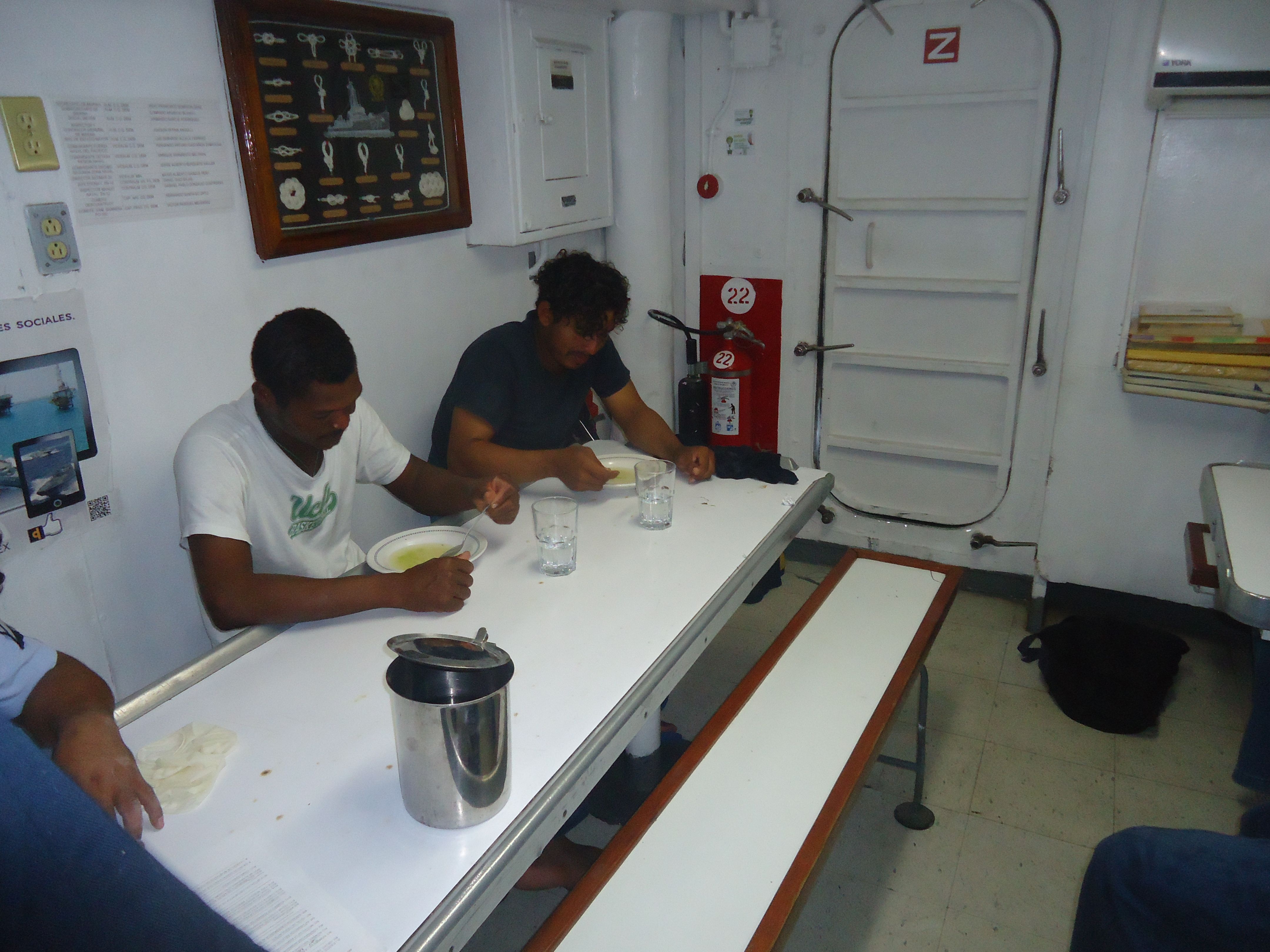 Marina rescata a cuatro náufragos en Chiapas - SEMAR_BOLET÷N_134_15_IMG_05