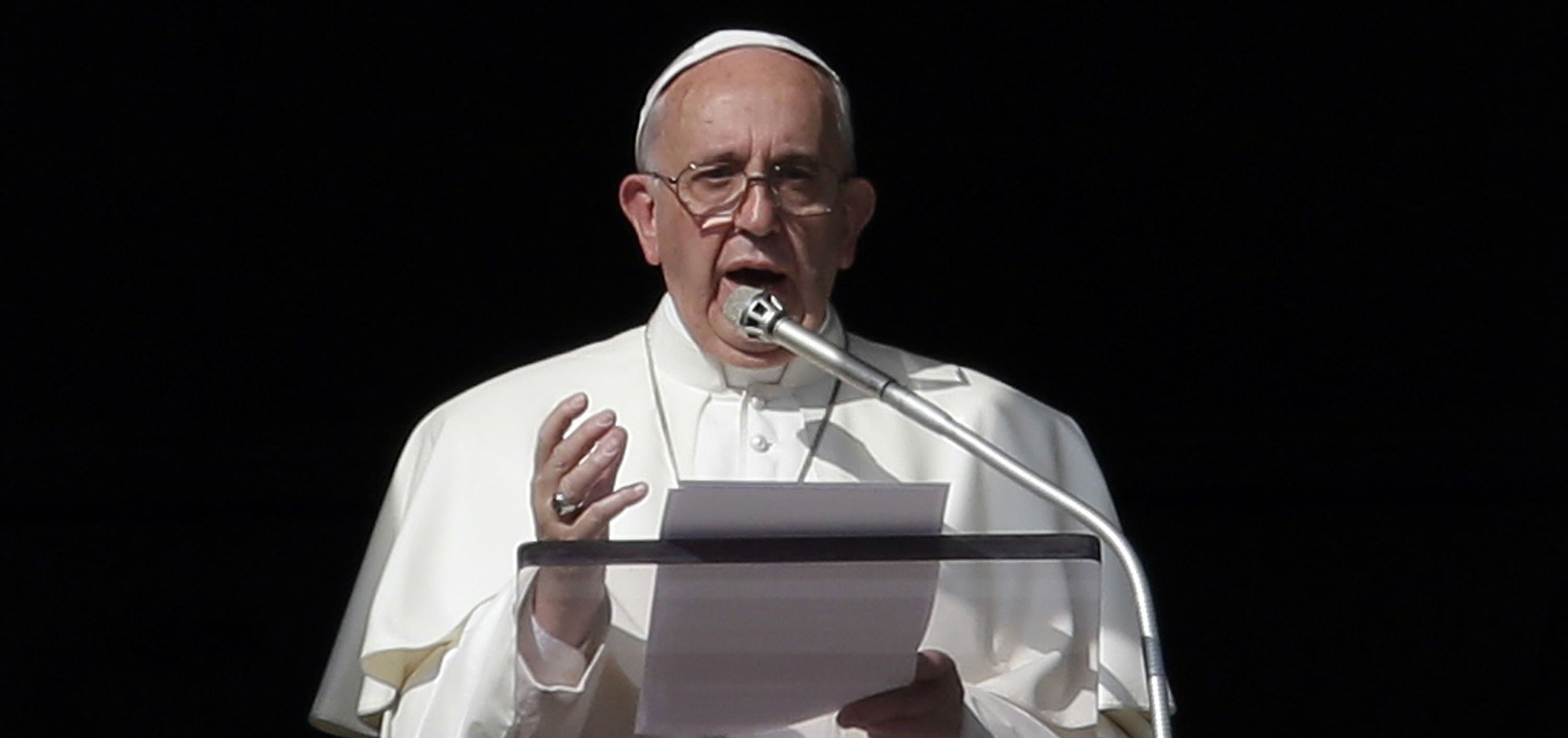 Papa Francisco condena ataques en París
