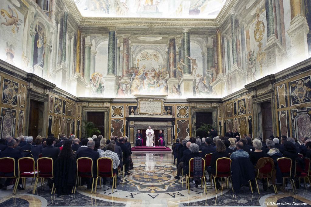 Papa Francisco condena ataques en París - SOP-AP-SPANI-SPAN-VA_Cast-2-1024x683