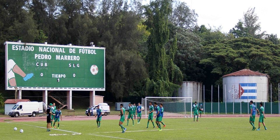 Santos pierde en visita histórica a Cuba