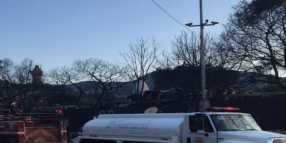 Vecinos auxiliaron a heridos por explosión de pipa