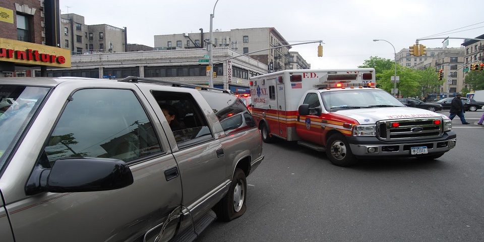 Expertos buscan mejorar seguridad vial de conductores y peatones