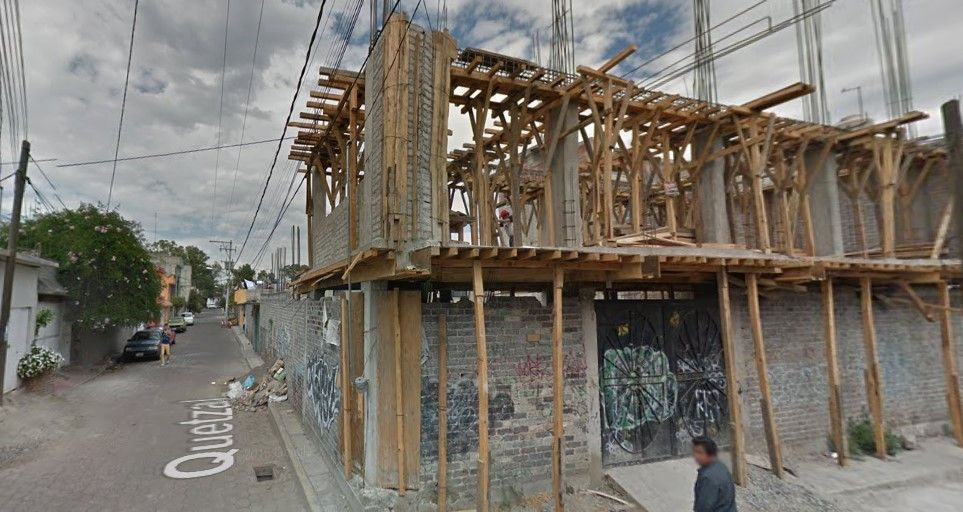 Trabajadores se electrocutan en construcción