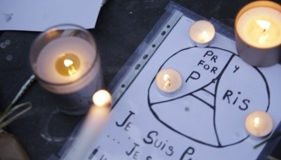 Francia guarda minuto de silencio por víctimas de atentados - afp1