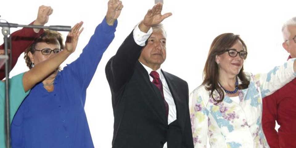 Protesta AMLO como presidente de MORENA