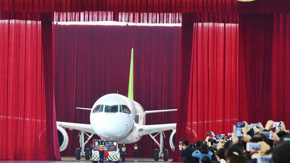 Video: China presenta su primer avión comercial - asi-es-el-c919-el-primer-avion-comercial-de-larga-distancia-fabricado-en-china