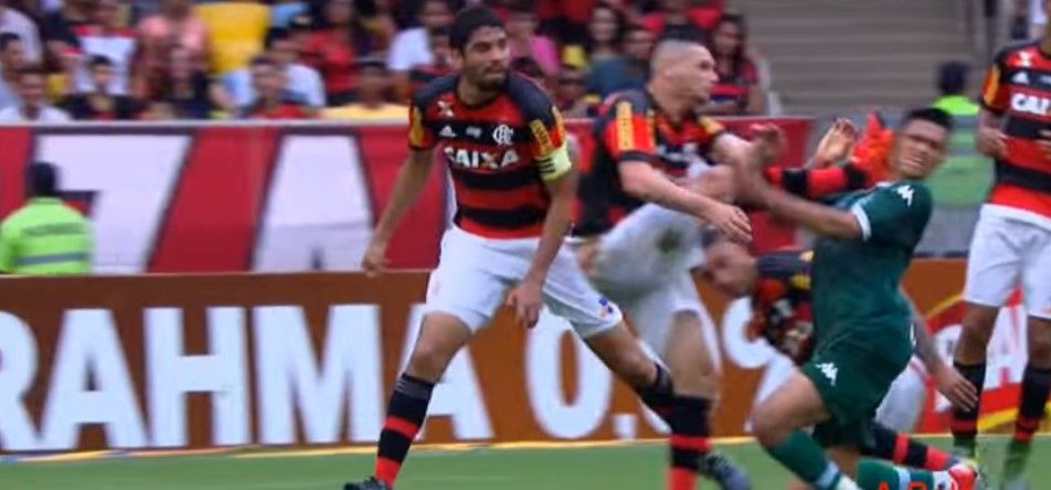 Video: entrada criminal en Torneo Brasileño no fue ni de tarjeta