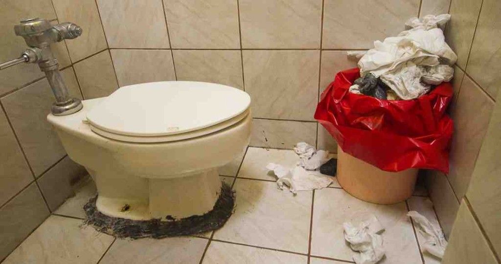 La pantalla del celular tiene más bacterias que el baño - banos_hospital_anexion_nicoya_guanacaste_crespo-1024x540