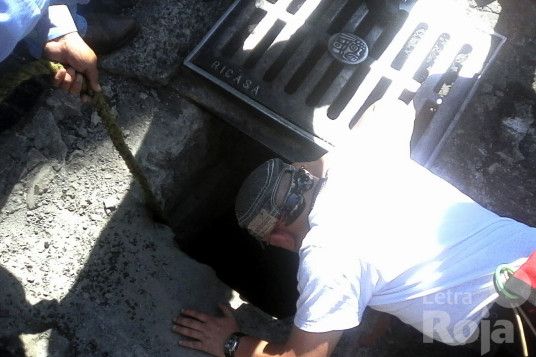 Muere bebé al caer a alcantarilla - bebe-coladera-4