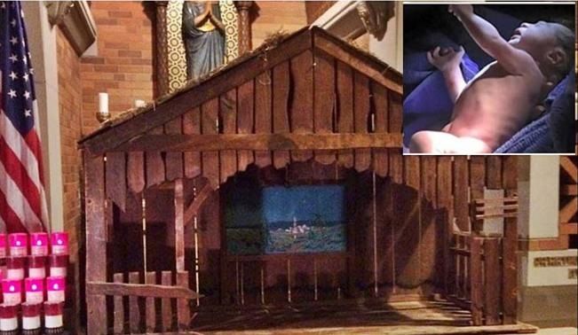 Abandonan a bebé en nacimiento de iglesia en NY