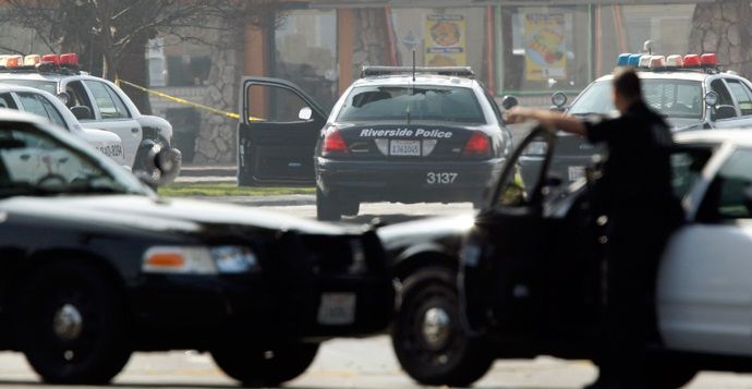 Policía abate a sujeto que apuñaló a cinco estudiantes