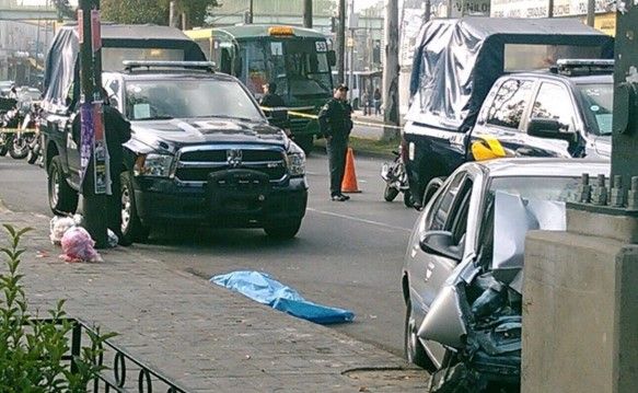 Muere mujer tras chocar contra poste en La Viga - capitalmx