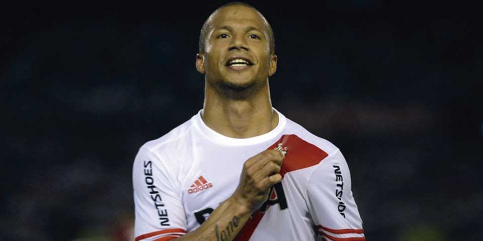 Confirman traspaso de Carlos Sánchez a Rayados