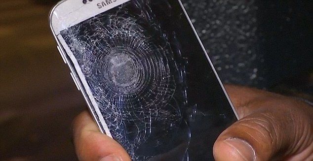 Celular le salva la vida en ataques en París