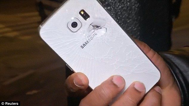 Celular le salva la vida en ataques en París - celular-4