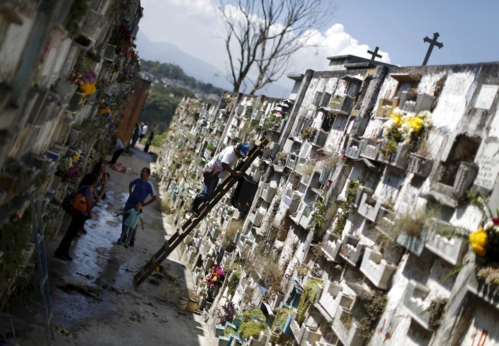 El Día de Muertos en el mundo - cementerio-guatemala2