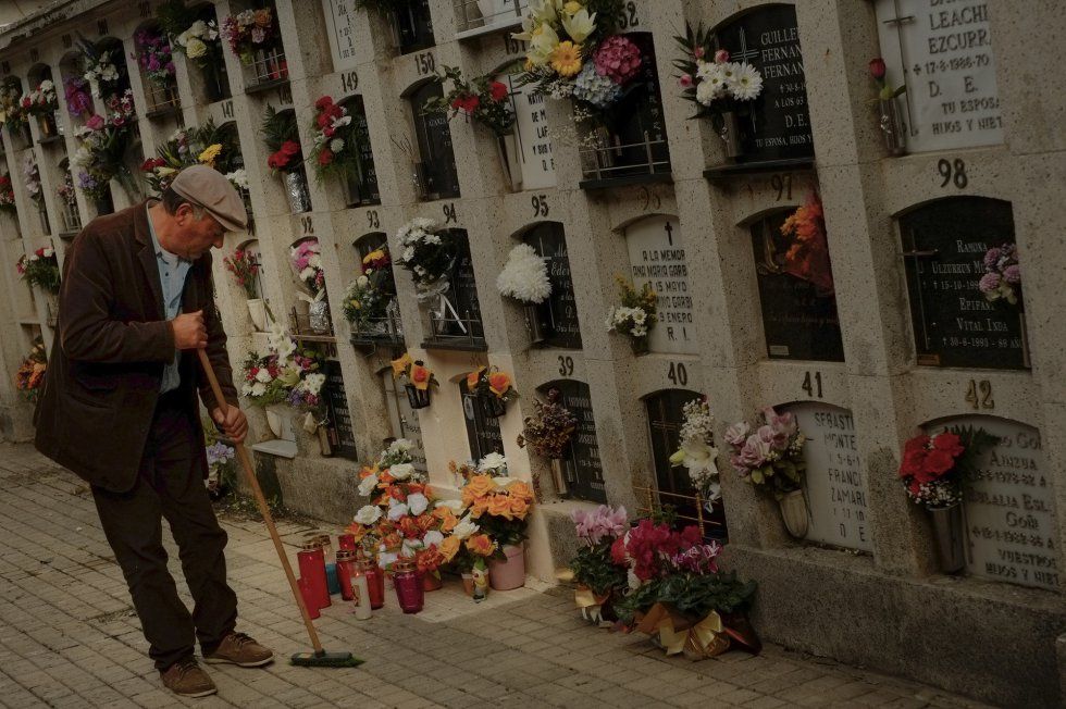 El Día de Muertos en el mundo - cementerio-pamplona-2