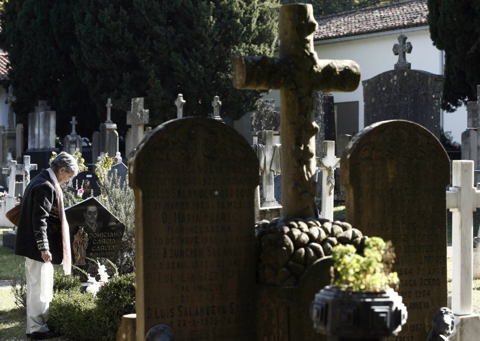 El Día de Muertos en el mundo - cementerio-pamplona3