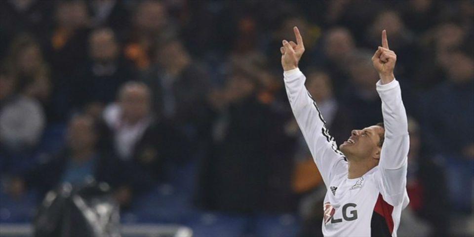 Chicharito pelea liderato de goleo de la Champions