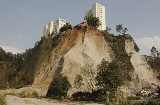 GDF prepara denuncia contra responsables por deslaves en Cuajimalpa