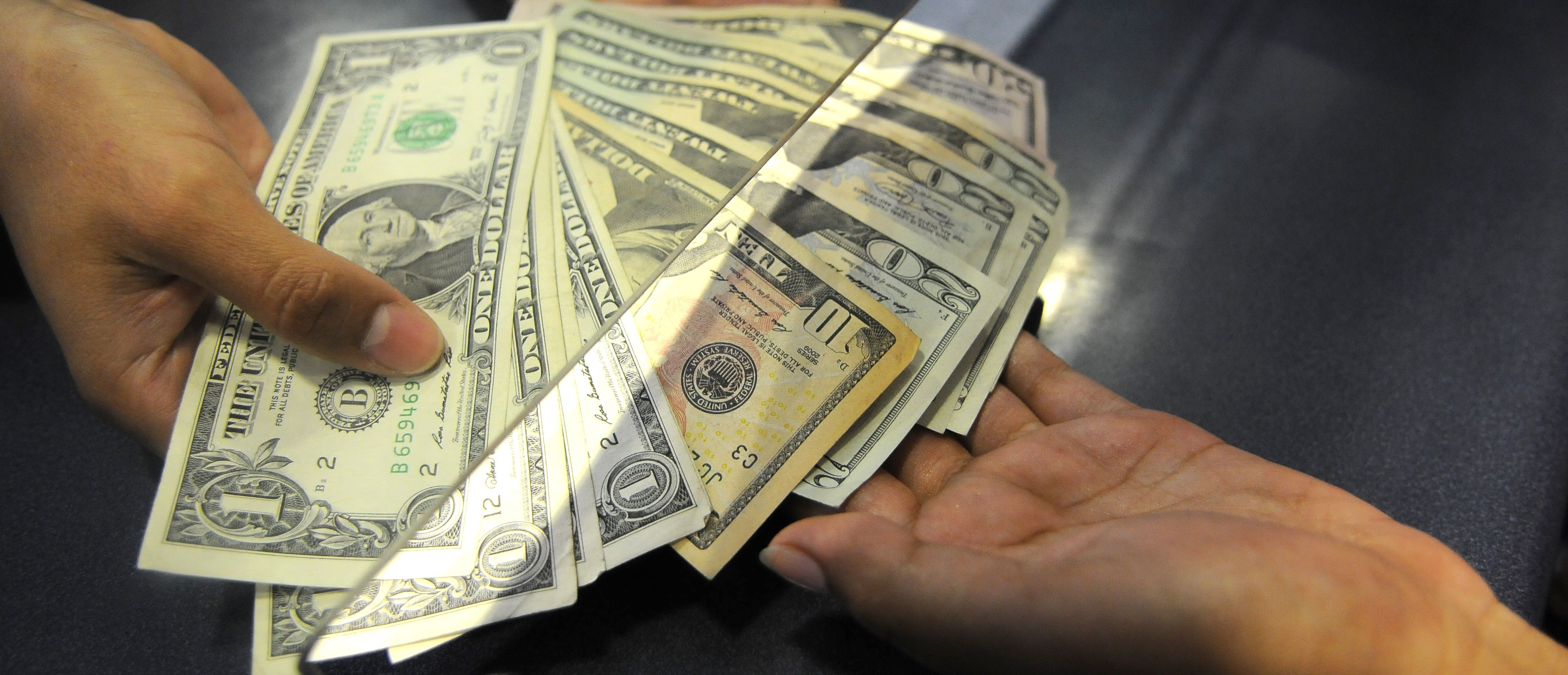 Venden dólar en 17.12 pesos Venden dólar en 17.12 pesos