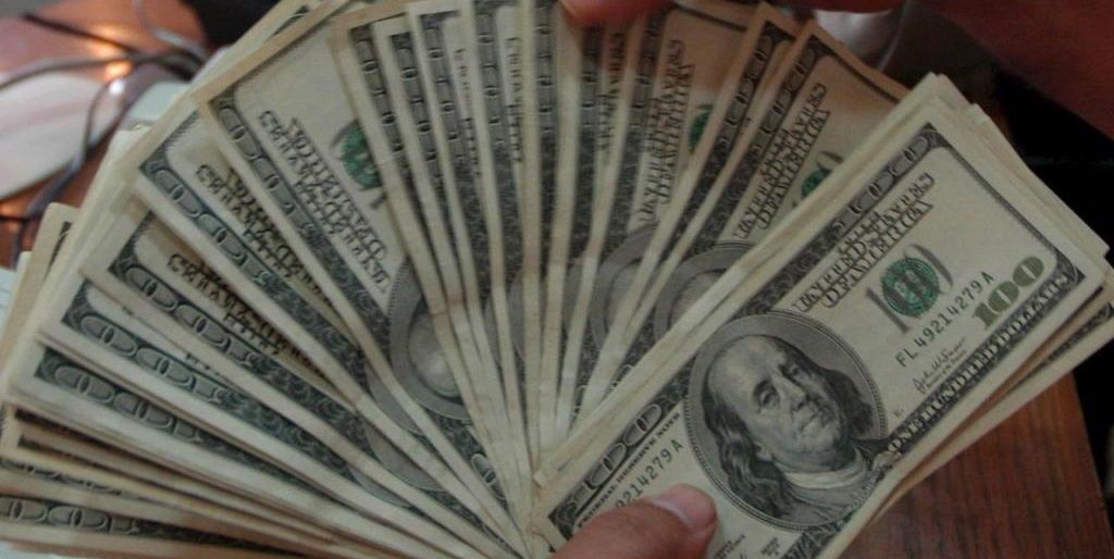 Venden dólar en 16.89 pesos Venden dólar en 16.89 pesos