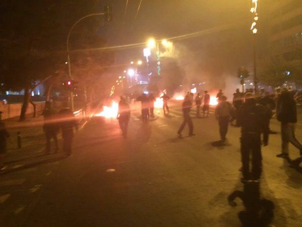 Cancelan clásico griego por lanzamiento de bengalas - enfrentamientos-olympiacos-panathinaikos-4