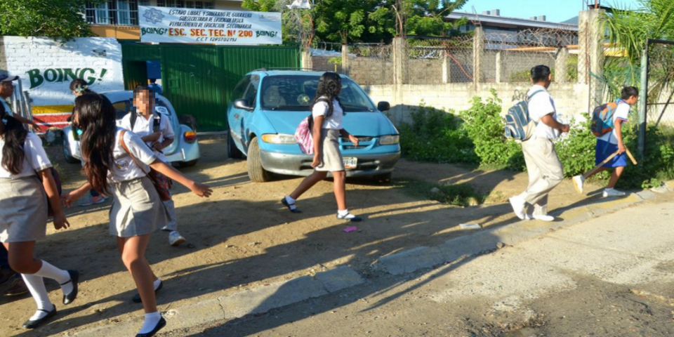 Cierran 7 escuelas en Acapulco por la violencia