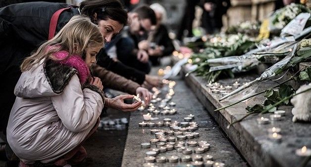 Francia guarda minuto de silencio por víctimas de atentados - especial13