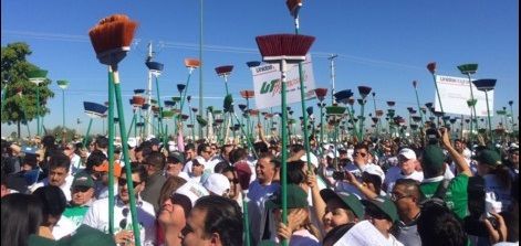Imponen récord en Sonora de más personas barriendo al mismo tiempo
