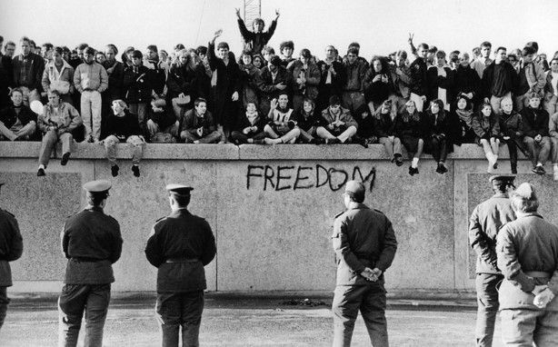 Conmemoran 26 aniversario de la caída del Muro de Berlín - foto-de-bibiochile