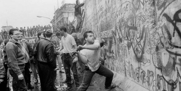 Conmemoran 26 aniversario de la caída del Muro de Berlín - foto-de-internet
