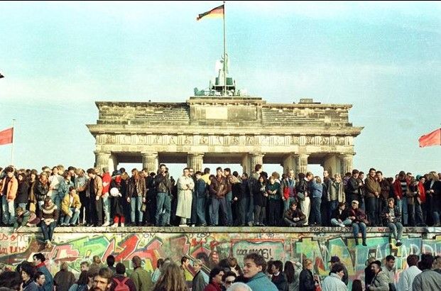 Conmemoran 26 aniversario de la caída del Muro de Berlín