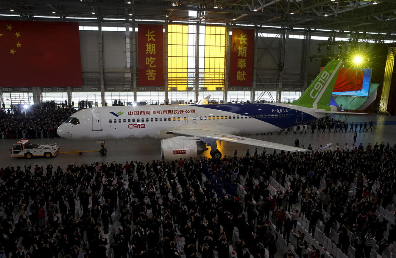 Video: China presenta su primer avión comercial - foto-reuters-1