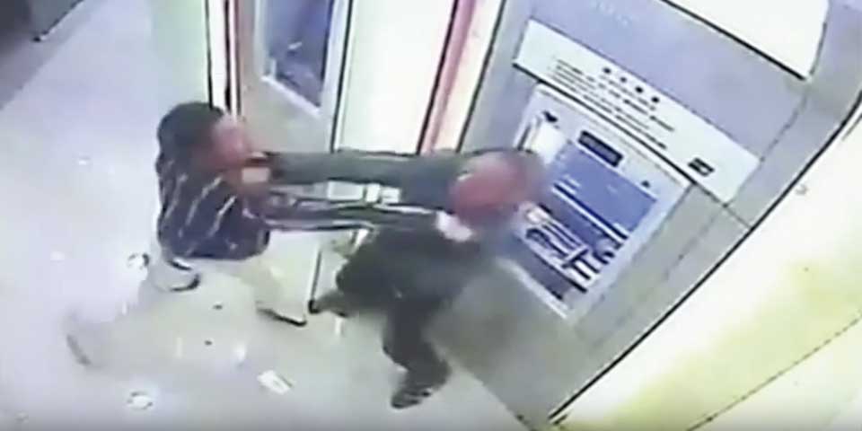 Video: hombre golpea a sujeto que lo intenta asaltar