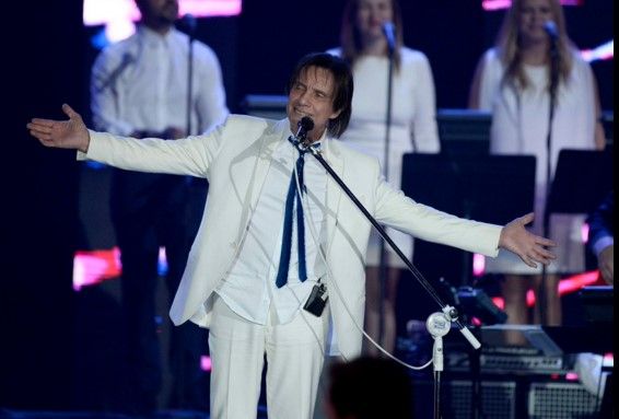 Rinden homenaje a Roberto Carlos